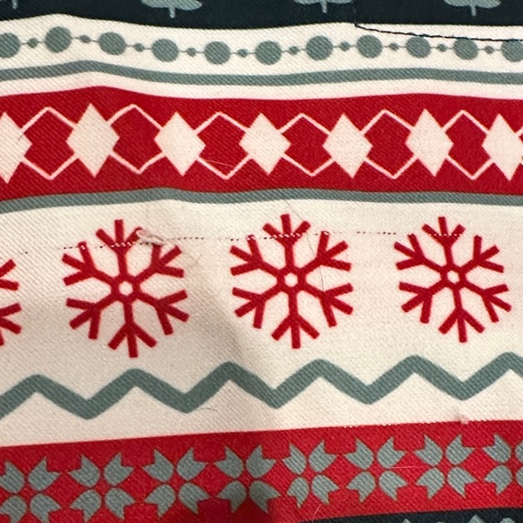 Fabletics Festive Red and Green Patterned Scrub Top - Picture 7 of 8